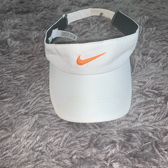 Nike Accessories - Nike golf visor